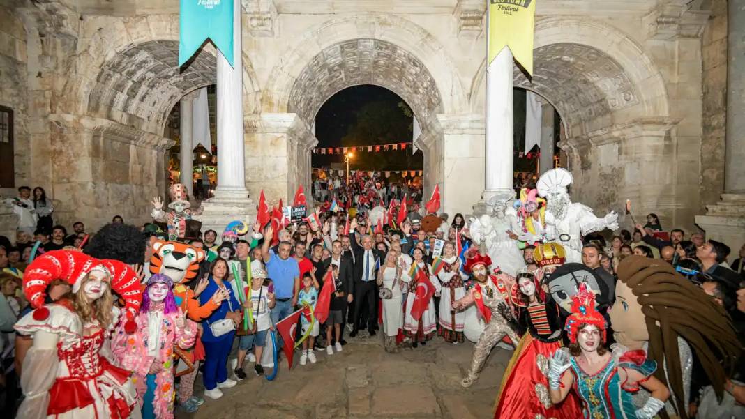 Antalya’da Tarihi Sokaklarda Masalsı Gece 5